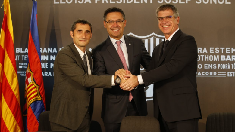 Valverde e nënshkruan kontratën me Barcelonën para presidentit Bartomeu (Foto/Video)