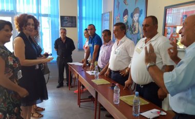 Vlahutin në Elbasan për ecurinë e procesit të votimit