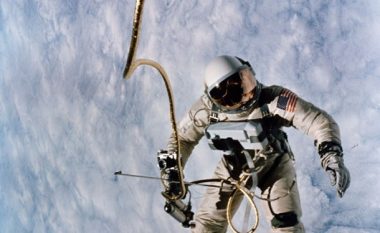Njeriu i parë që eci në hapësirë para 52 viteve