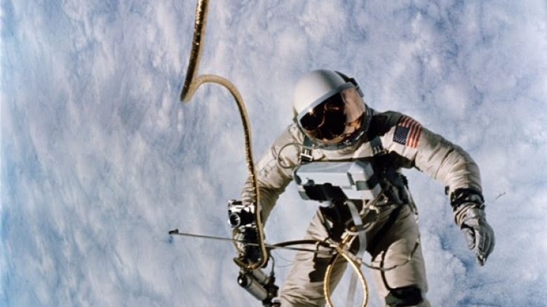Njeriu i parë që eci në hapësirë para 52 viteve