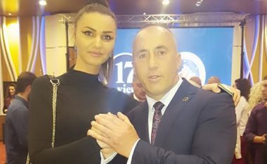 Dikur këndonte në duet me Genën, sot kandidon për deputete në radhët e AAK-së (Foto/Video)