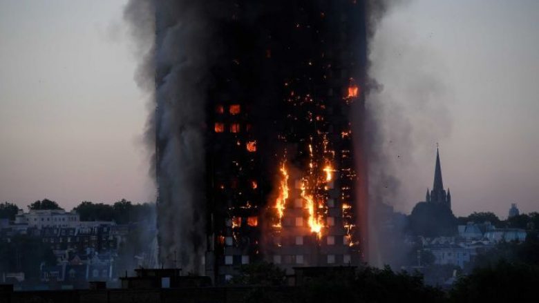 “The Sun” publikon pamjet nga momenti i shpërthimit të zjarrit në Grenfell Tower të Londrës (Foto)