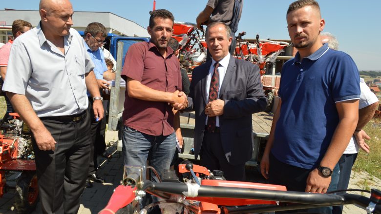 Komuna e Malishevës përkrahë 150 bujq me motokultivator