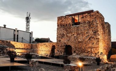 Kalaja e Vushtrrisë shndërrohet në restorant