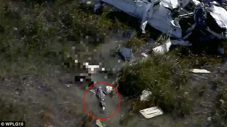 Helikopteri i një televizioni filmon aligatorin duke e copëtuar trupin e një burri që ishte rrëzuar me aeroplan (Video, +18)