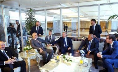 Rama nxjerr një imazh ‘epik’ me Erdoganin, ku ‘nënçmohet’ Vuçiq (Foto)