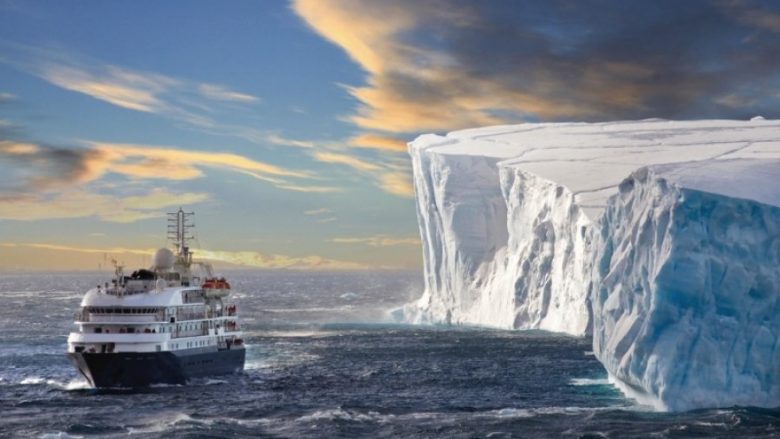 Një ajsberg 4 herë më i madh se Londra shkëputet nga Antarktida (Video)