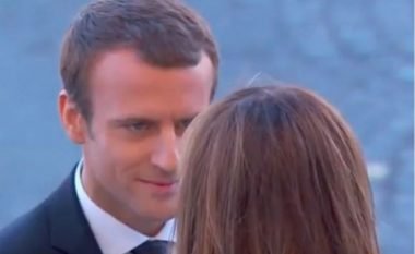 Momenti i shumëpërfolur: Shikimi Macron-Melania Trump (Video)