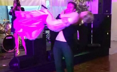 Dhëndri dhe nusja po vallëzonin, por në një moment ndodh diçka e papritur (Video)