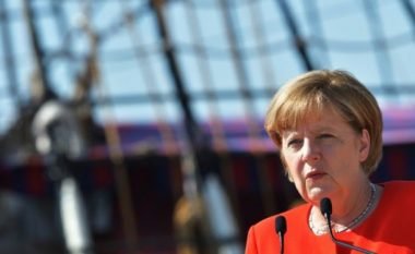 Merkel dënon ndalimin e aktivistëve gjermanë në Turqi