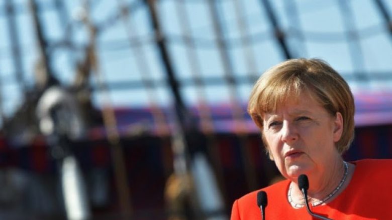 Merkel dënon ndalimin e aktivistëve gjermanë në Turqi