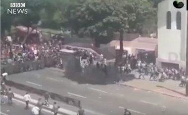 Doli për të protestuar, vritet gruaja (Video, +18)