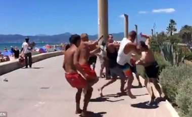 Rrahje masive e turistëve gjermanë në bregdetin spanjoll para mijëra pushuesve (Foto/Video, +18)