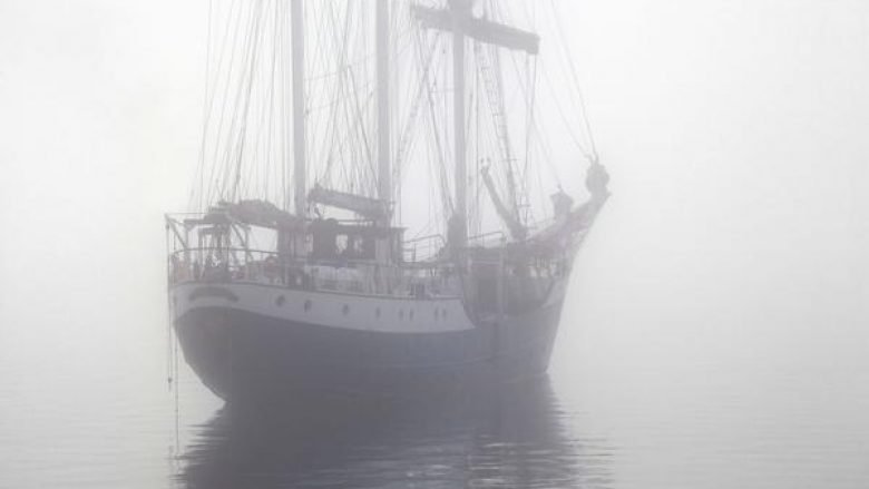 Misteri i anijes në Trekëndëshin e Bermudeve: Ajo u gjet e braktisur, por brenda saj kishte një mesazh interesant