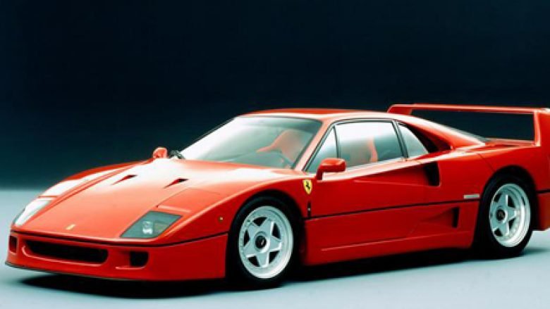 Ferrari F40 mbush 30 vjet (Foto)