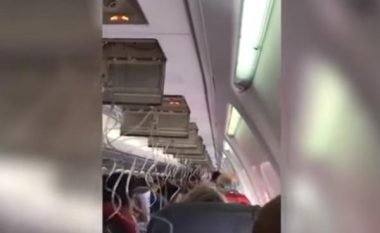 Dramë në aeroplan: Gruaja i dërgon mesazhin lamtumirës bashkëshortit duke menduar se do të vdes, por ndodh mrekullia (Video)
