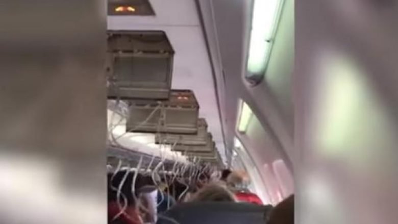 Dramë në aeroplan: Gruaja i dërgon mesazhin lamtumirës bashkëshortit duke menduar se do të vdes, por ndodh mrekullia (Video)