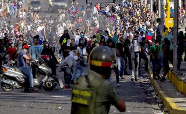 100 të vdekur në protestat e opozitës në Venezuelë