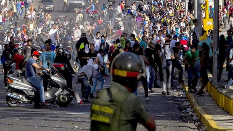100 të vdekur në protestat e opozitës në Venezuelë