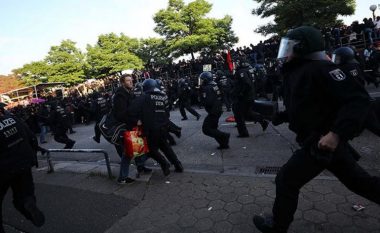 “Mirë se vini në Ferr”: Përleshje mes protestuesve dhe policisë në Samitin G20