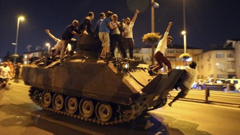 Një vit nga tentim grushtshteti në Turqi