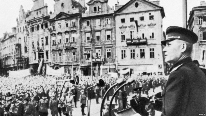 Praga heq pllakën përkujtimore të marshallit sovjetik