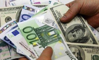 Vazhdon rënia e dollarit dhe euros