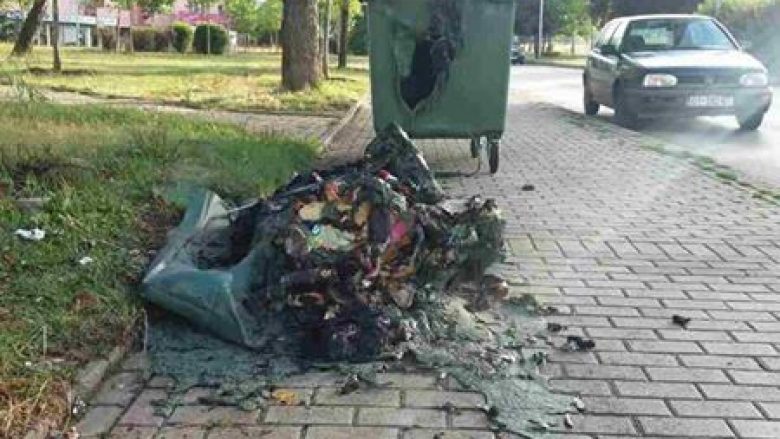 Prishtinë, qytetarët i djegin kontejnerët, kompania ‘Pastrimi’ nuk ka mundësi t’i zëvendësojë (Foto)