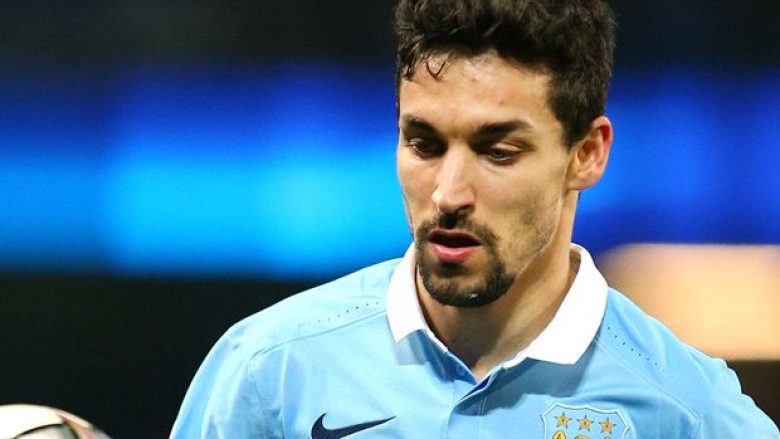 Jesus Navas drejt rikthimit te Sevilla