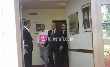 Merr mbështetjen për kryeministër, publikohen pamjet e takimit të Haradinajt me familjen Rugova (Video)