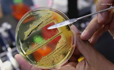 Si ta luftoni bakterin “Escherichia coli”?