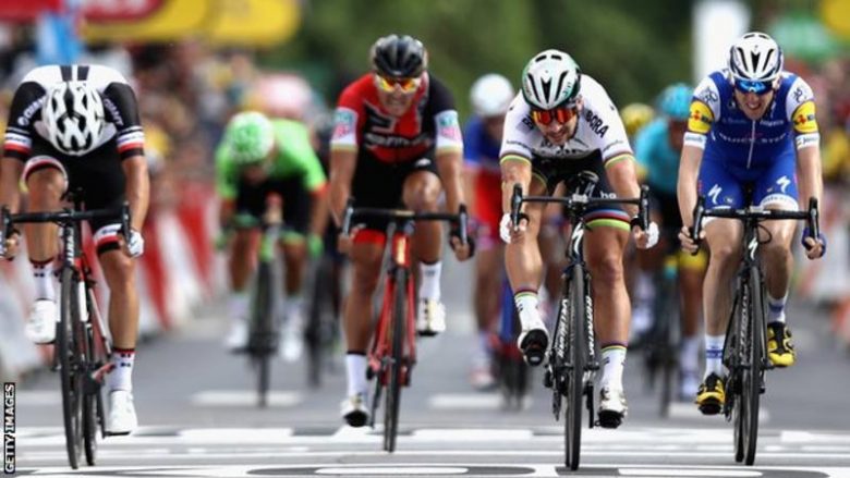 Peter Sagan fiton etapën e tretë në Tour de France
