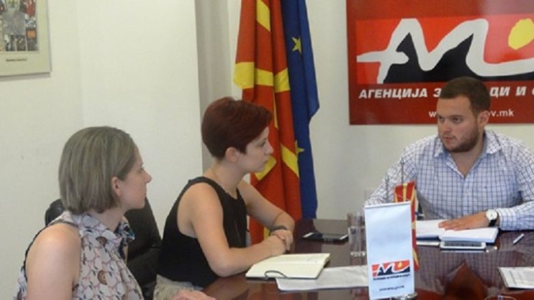 Përfaqësues të ARS dhe FRA biseduan për gjendjen e të rinjve në Maqedoni