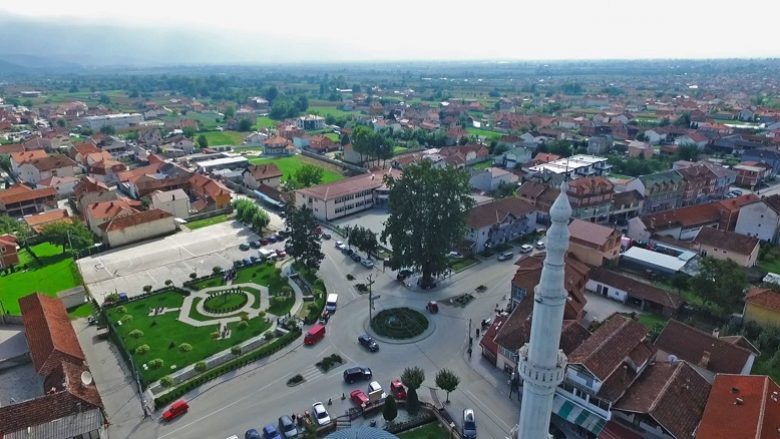 Rreth 500 punëtorë në Komunën e Bogovinës dy muaj pa rroga (Video)