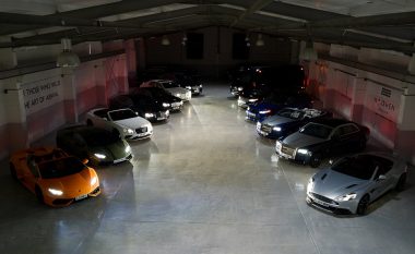 Brenda garazhit të veturave ekskluzive, që presin pasanikët për t’i marrë me qira (Foto)