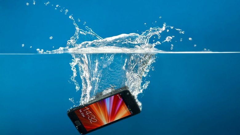 Tani telefonin tuaj mund ta merrni edhe në dush