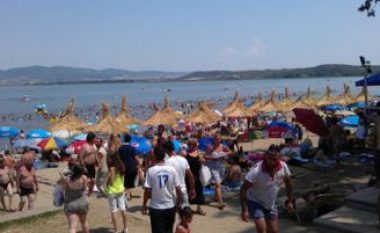 Qyteti i Dojranit i mbushur me turistë, përgatitet për festivalin e peshkut dhe venës