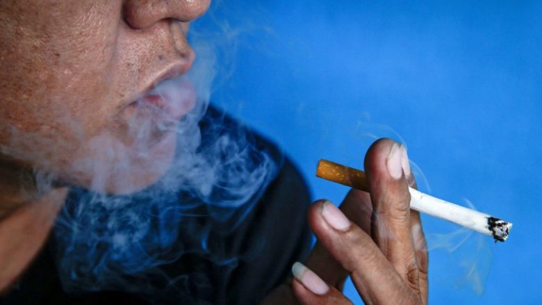 Filipinet me ligje të ashpra kundër duhanit, pesë muaj burg për tymosjen e një cigareje (Foto)