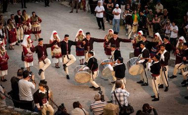 Një dasëm si në Galiçnik, mësoni detaje nga kjo traditë në Maqedoni (Foto/Video)