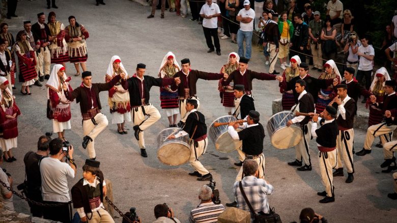 Një dasëm si në Galiçnik, mësoni detaje nga kjo traditë në Maqedoni (Foto/Video)