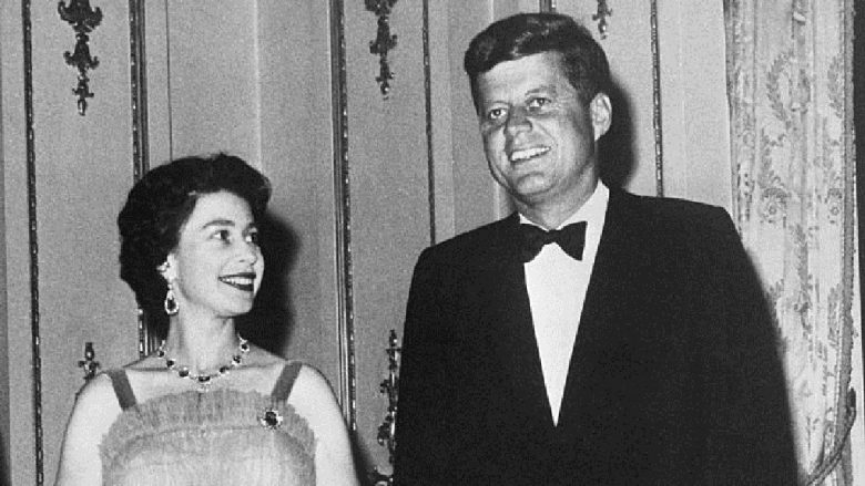Çfarë i ka dhuruar John Kennedy Mbretëreshës Elizabeth: Për këtë dhuratë edhe sot flitet! (Foto)