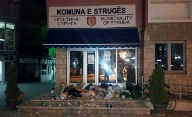 Revoltohen struganët, “mbushin” komunën me mbeturina