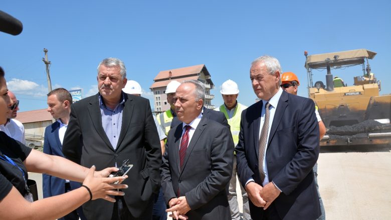 Zharku inspekton punimet në asfaltimin e rrugës Podujevë-Prishtinë