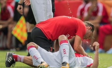 E dhimbshme, talenti i Ajaxit në moshën 20-vjeçare përfundon karrierën pas aritmisë kardiake, ka dëmtime të rënda në tru ! (Foto/Video)