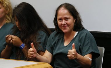 Nëna e pashpirt: Qeshte në gjykatë, teksa shpallej fajtore për vrasjen e katër fëmijëve dhe burrit të saj (Foto)