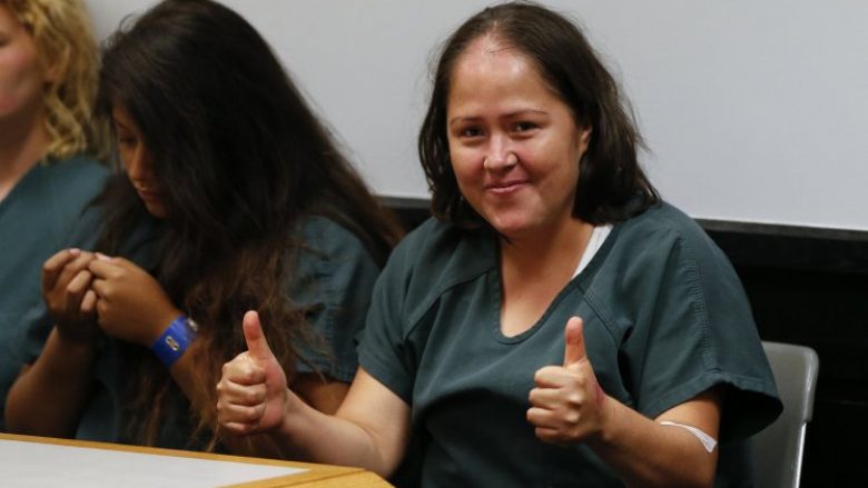 Nëna e pashpirt: Qeshte në gjykatë, teksa shpallej fajtore për vrasjen e katër fëmijëve dhe burrit të saj (Foto)