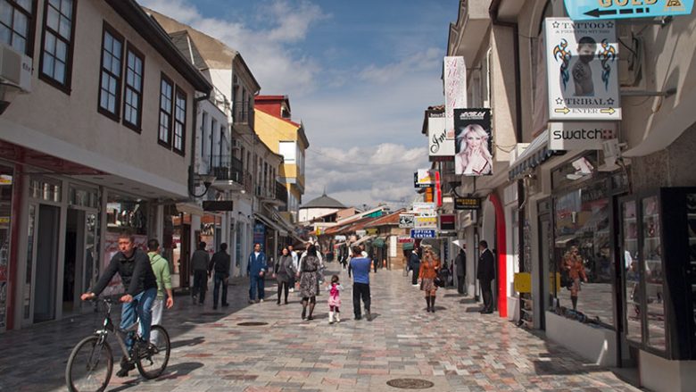 Ohri mbushet me turistë për festat, vërehet rritje e çmimeve