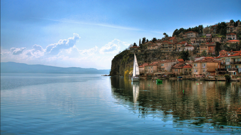Uji i Liqenit të Ohrit është pastruar dhe mund të përdoret për notim