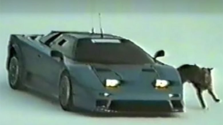 Pamje të rralla e tregojnë Bugatti EB110 duke u testuar në borë dhe akull (Video)