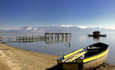 Ankesa për koncesionerin e peshkimit në liqenin e Prespës, shfaqen dyshime për keqpërdorime